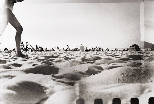סרט צילום רטרו - יום שימשי על החוף